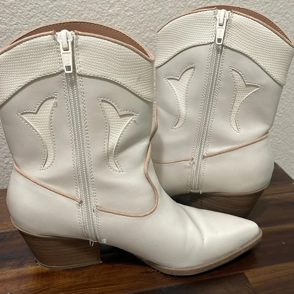 Universal Thread Cream Beige Western Rodeo Cowboy Cowgirl Pointy Boots Booties 6 - Picture 8 of 16